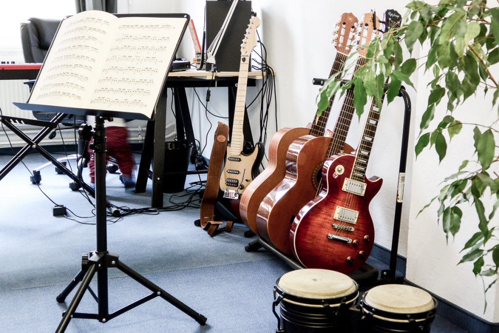 Unterrichtsraum in Dresden Strießen - Gitarren