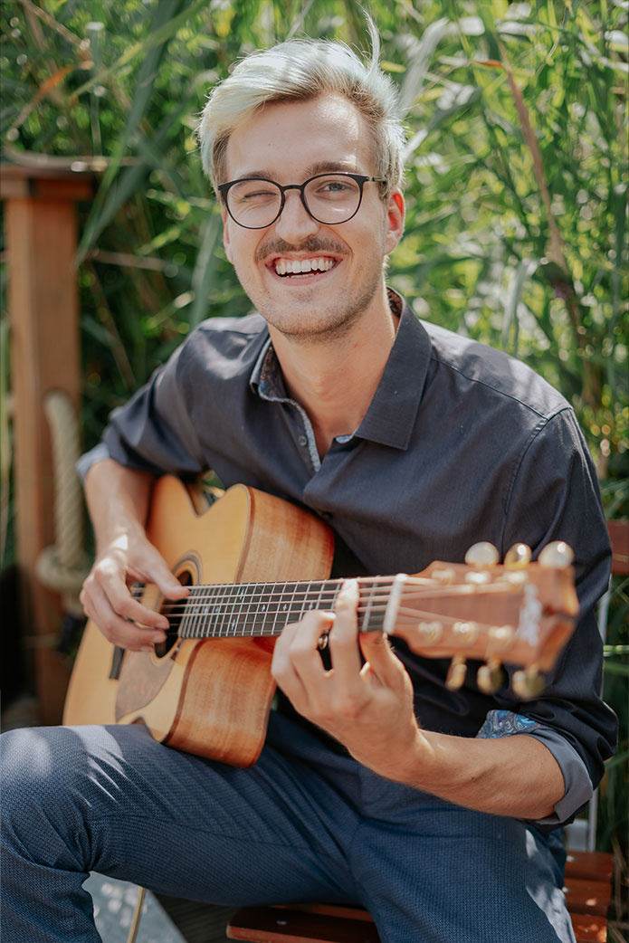 Bild von Bernhard Buhro Zack - Lehrer für Akustik-Gitarre